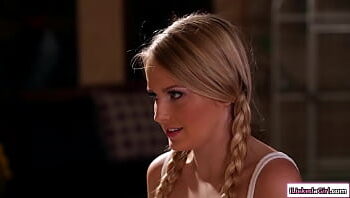 Matrigna beccata a masturbarsi